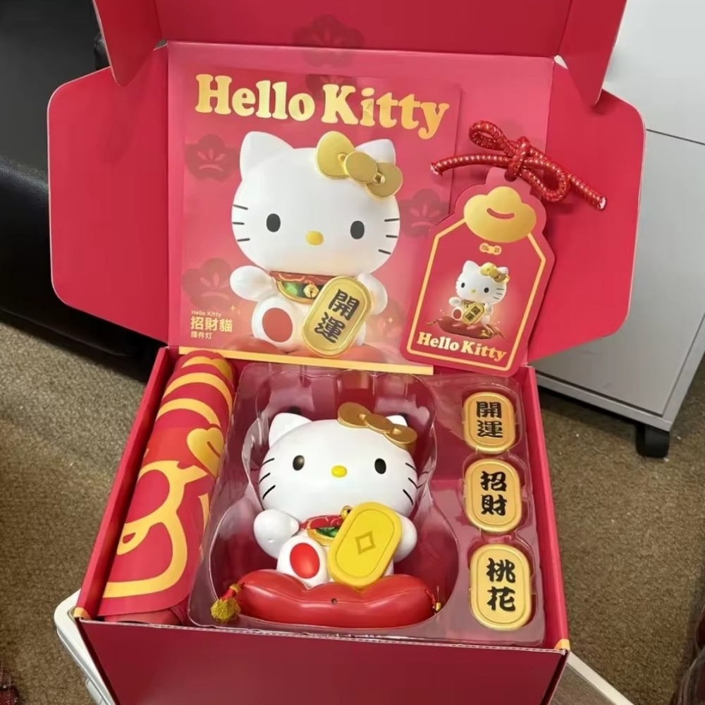 EXCLUSIVE - Hello Kitty x MarTube Lucky Cat Nightlight Set - Picture 2 of 15